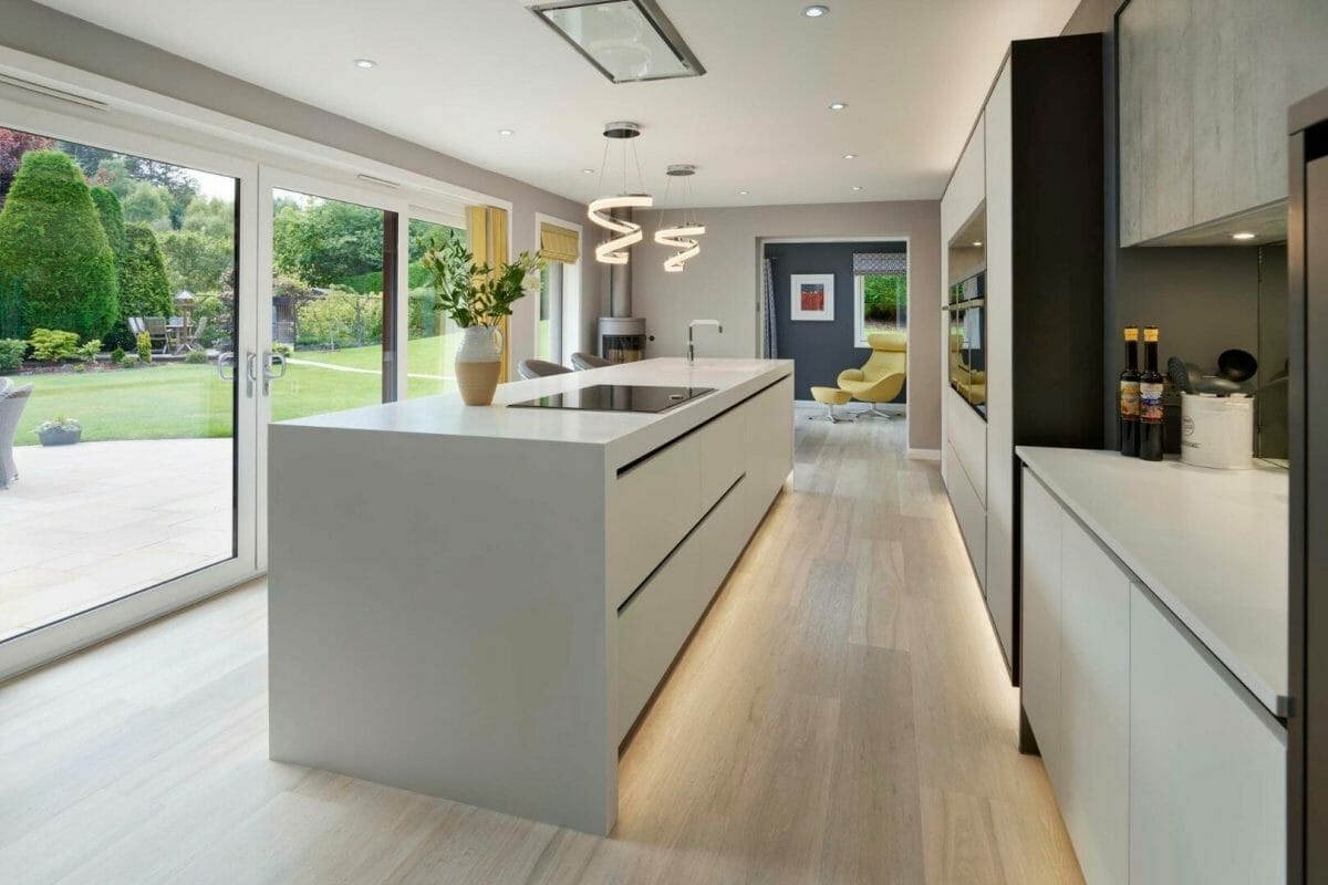White handleless kitchen