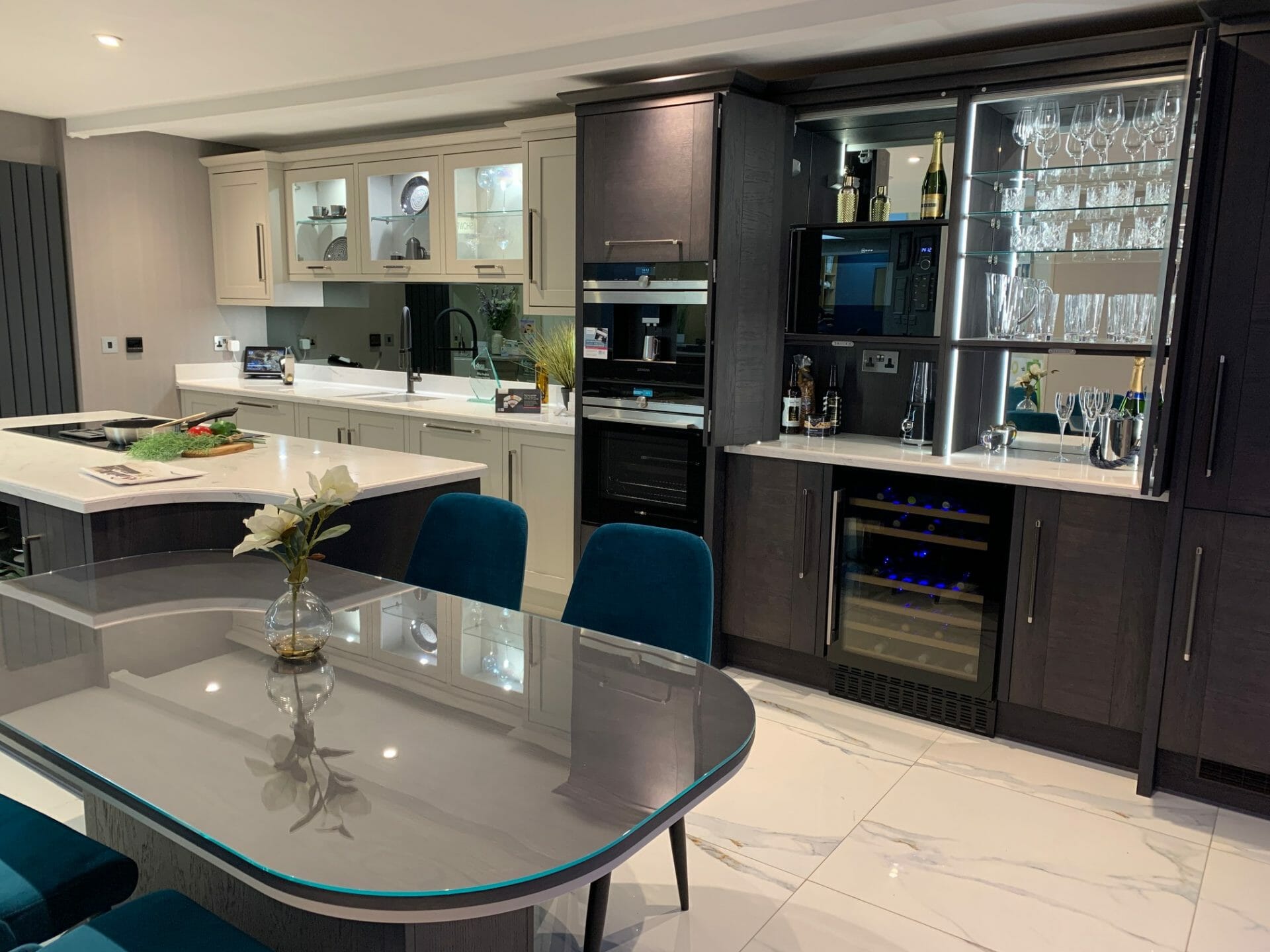 Why Choose A Bespoke Kitchen Rather Than An Off-The-Shelf Design? Kitchen Showroom