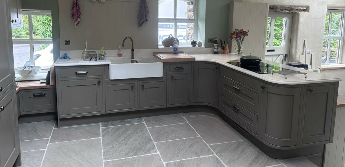 Country style by Mike Hughes Fitted Interiors 1