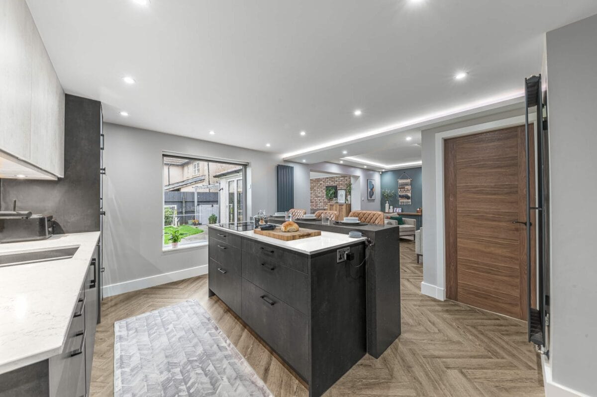 Island View in a modern home by Mike Hughes Fitted Interiors