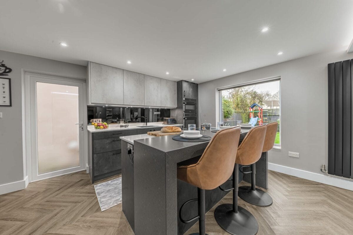 Modern Keller Kitchen for family living by Mike Hughes Fitted Interiors