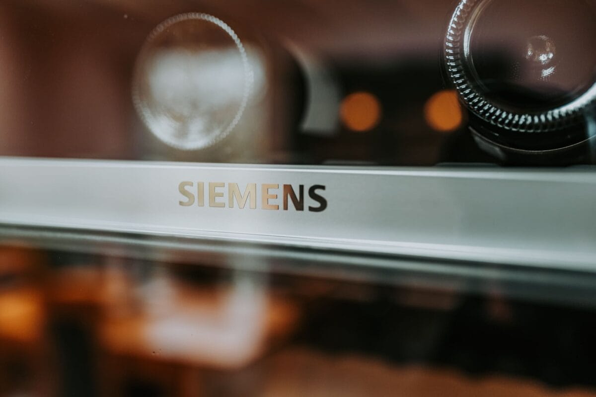 Siemens branding in appliances by Mike Hughes Fitted Interiors