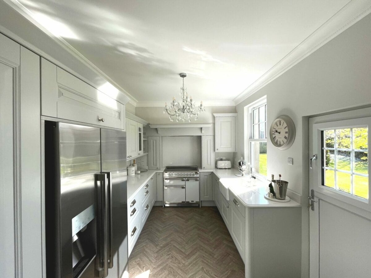 White Classic Kitchen in Barrow-in-Furness Traditional Kitchen by Mike Hughes Fitted Interiors edited 1