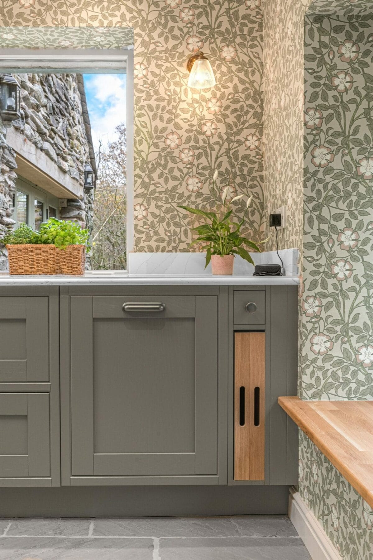 With attention to detail in a country Kitchen designed for the room space by Mike Hughes Fitted Interiors