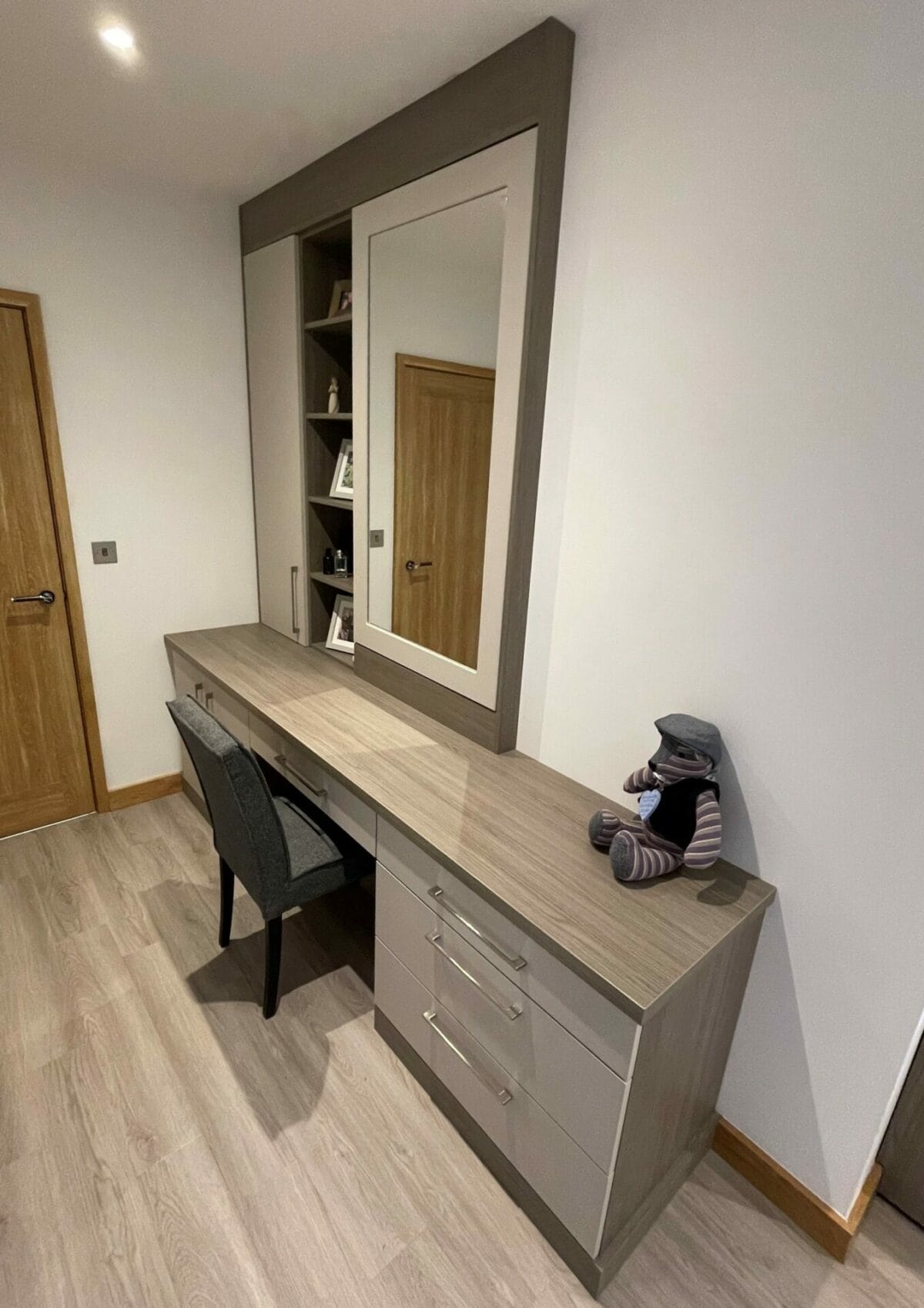 Dressing table in high res 1