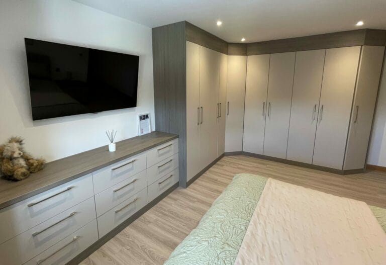 Fitted Bedroom by Mike Hughes Fitted Interiors of Barrow in Furness