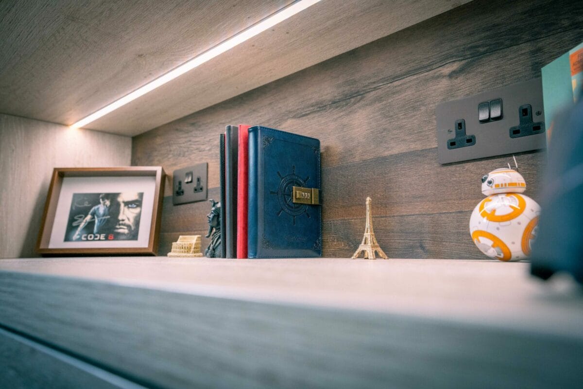 Internal shelf feature