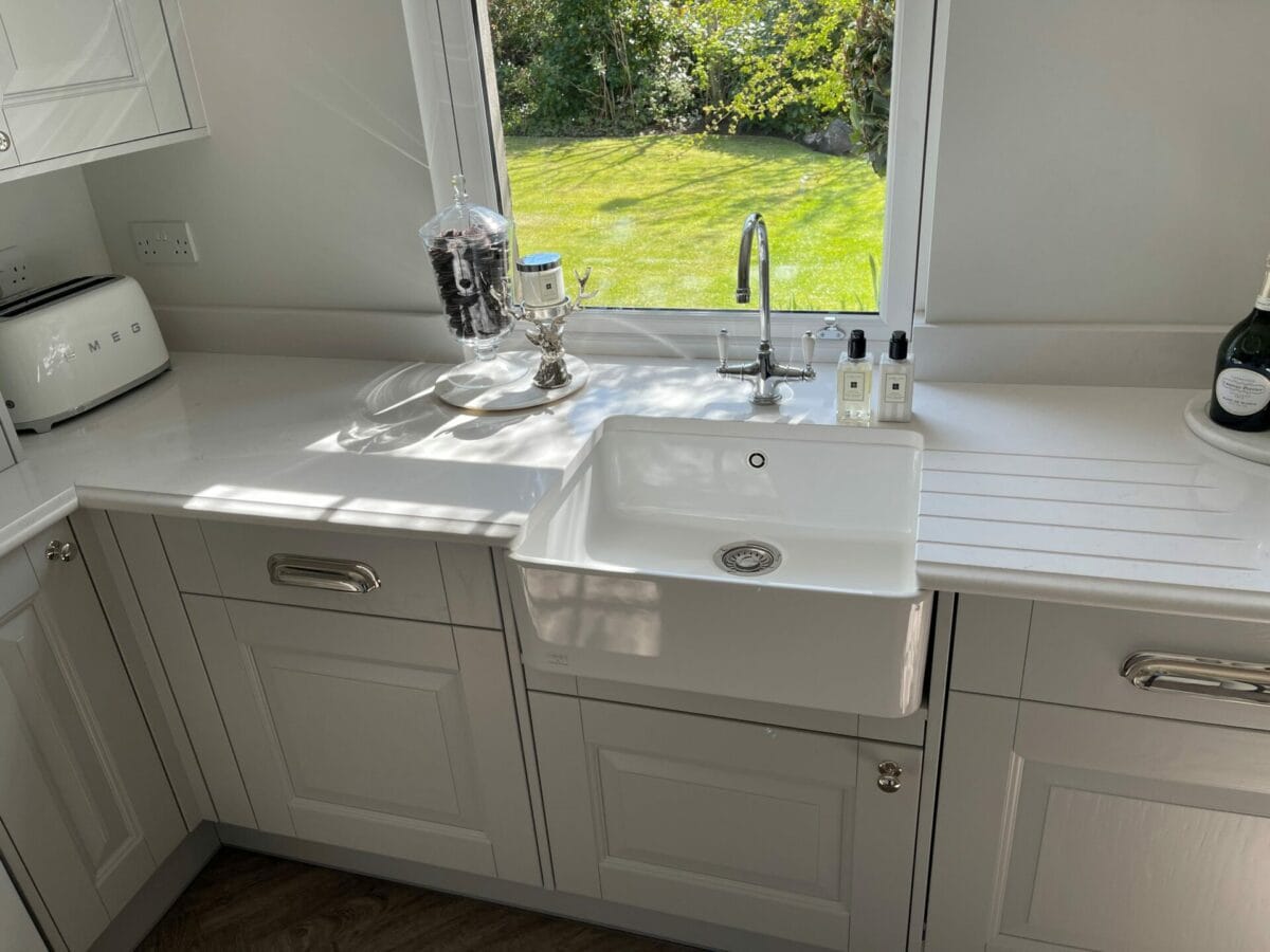 Traditional Kitchen in Platinum by Mike Hughes Fitted Interiors